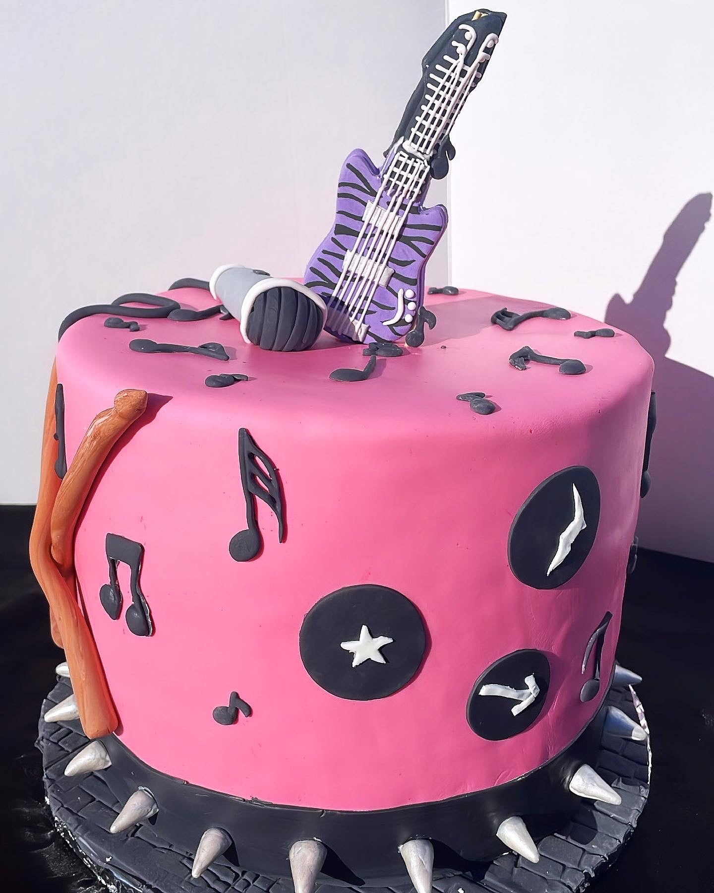 Classical Guitar Cake - Around the World in 80 Cakes